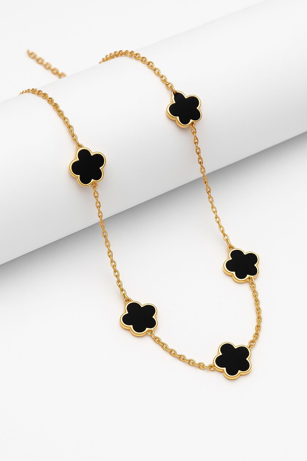 COLLAR - 5 TREBOLES NEGROS