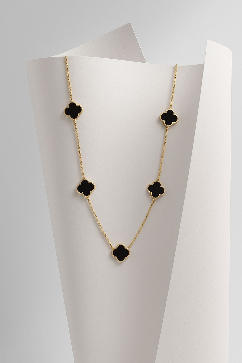 COLLAR - 5 TREBOLES NEGROS