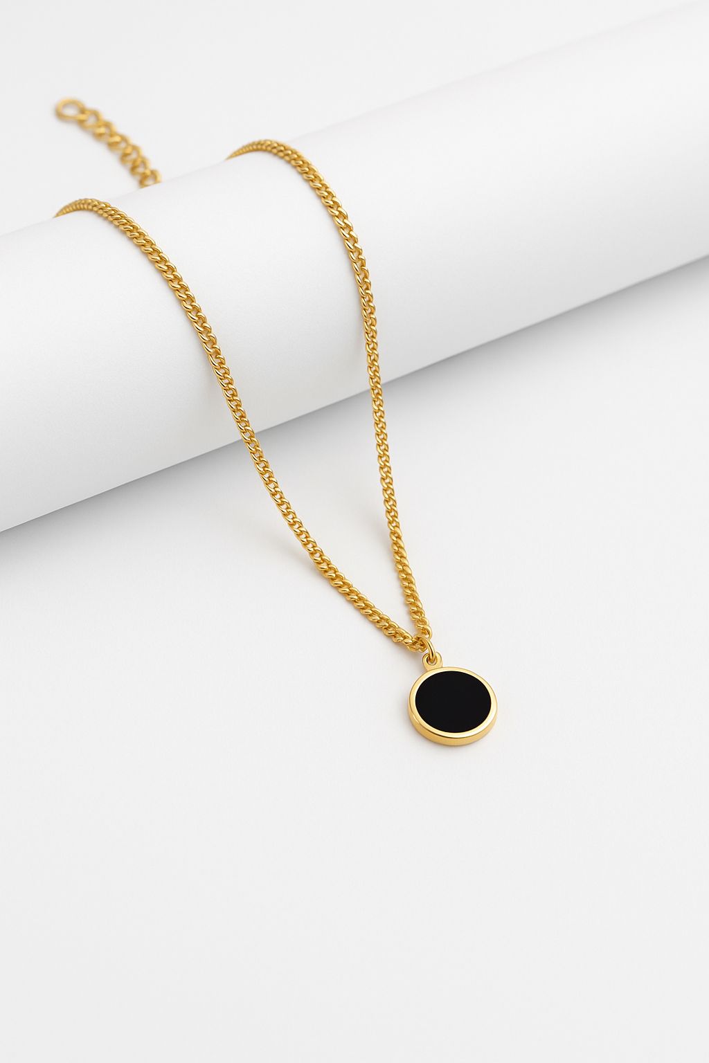 COLLAR - CIRCULO NEGRO DORADO