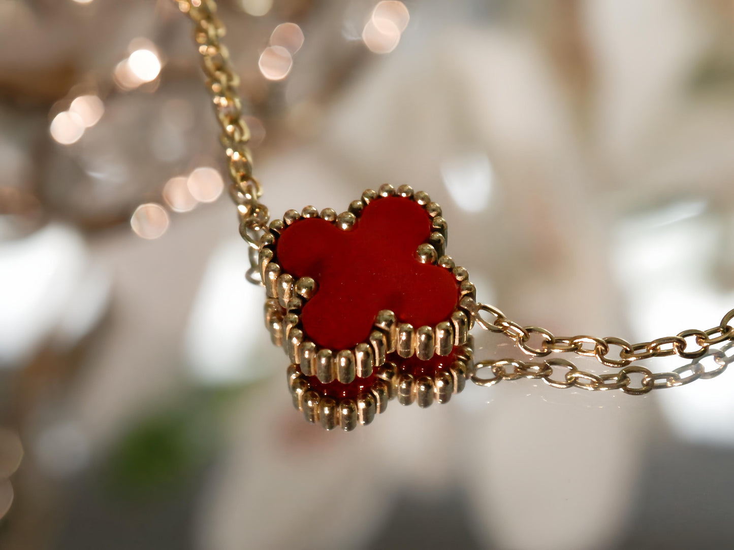 COLLAR - 5 TREBOLES ROJOS