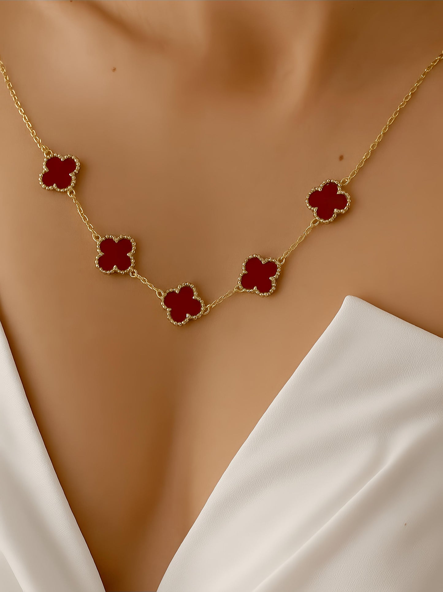 COLLAR - 5 TREBOLES ROJOS